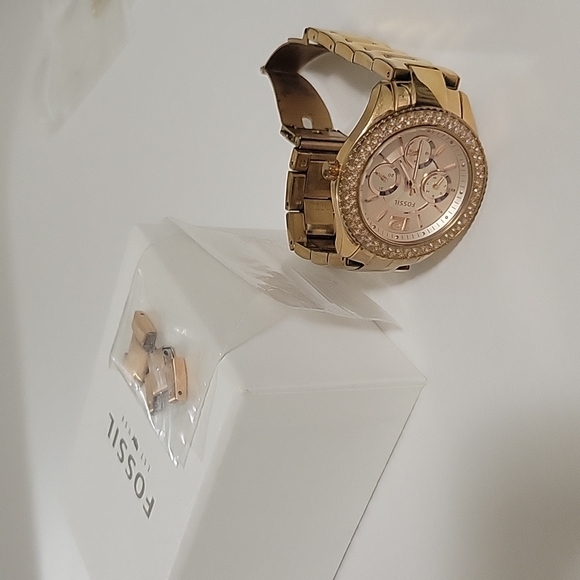 Womens Watch - Picture 3 of 4